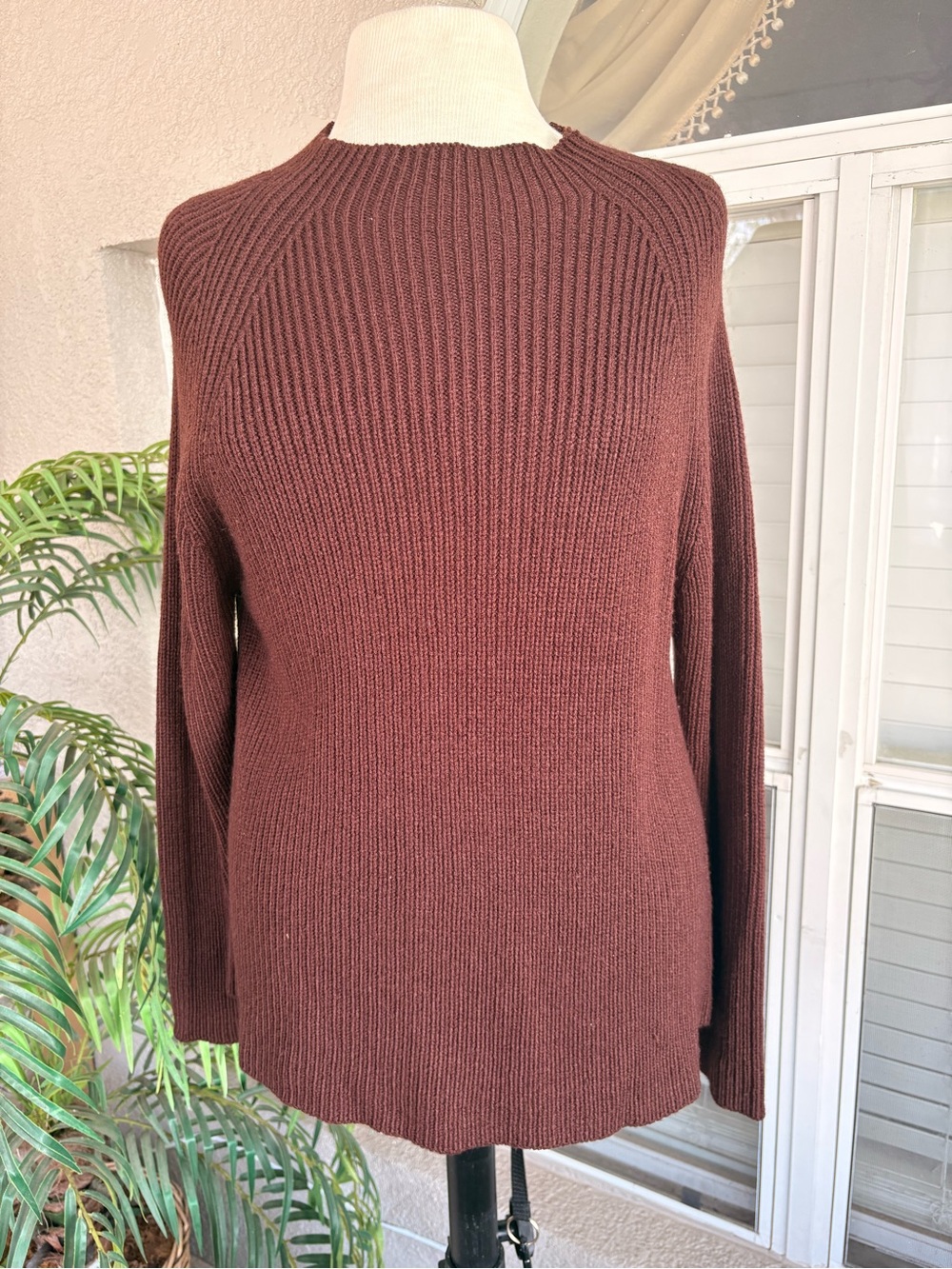 Carolyn Taylor Ribbed Crewneck Sweater - Brown